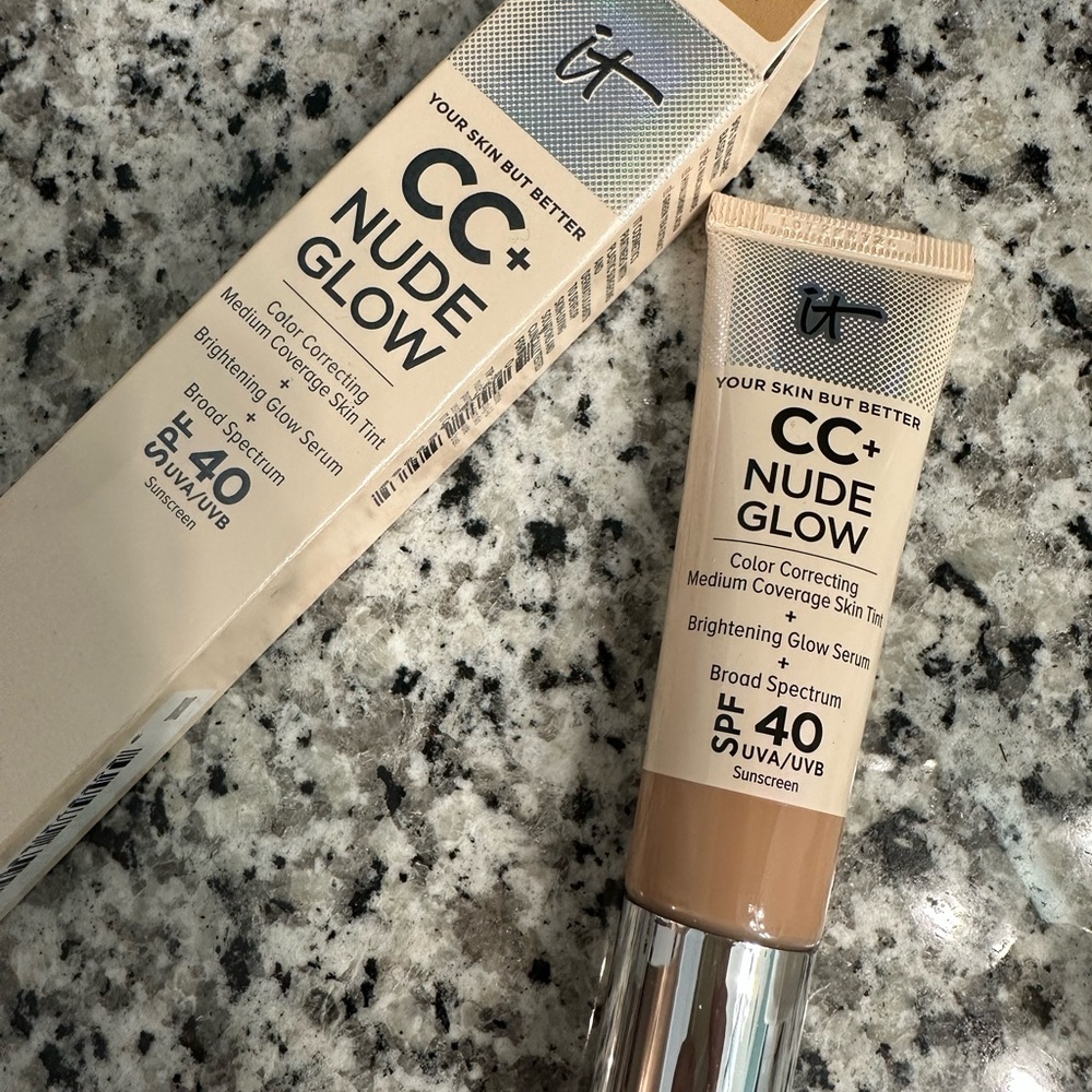 CC+ NUDE GLOW LIGHTWEIGHT FOUNDATION + GLOW SERUM WITH SPF 40 NEW Neutral medium